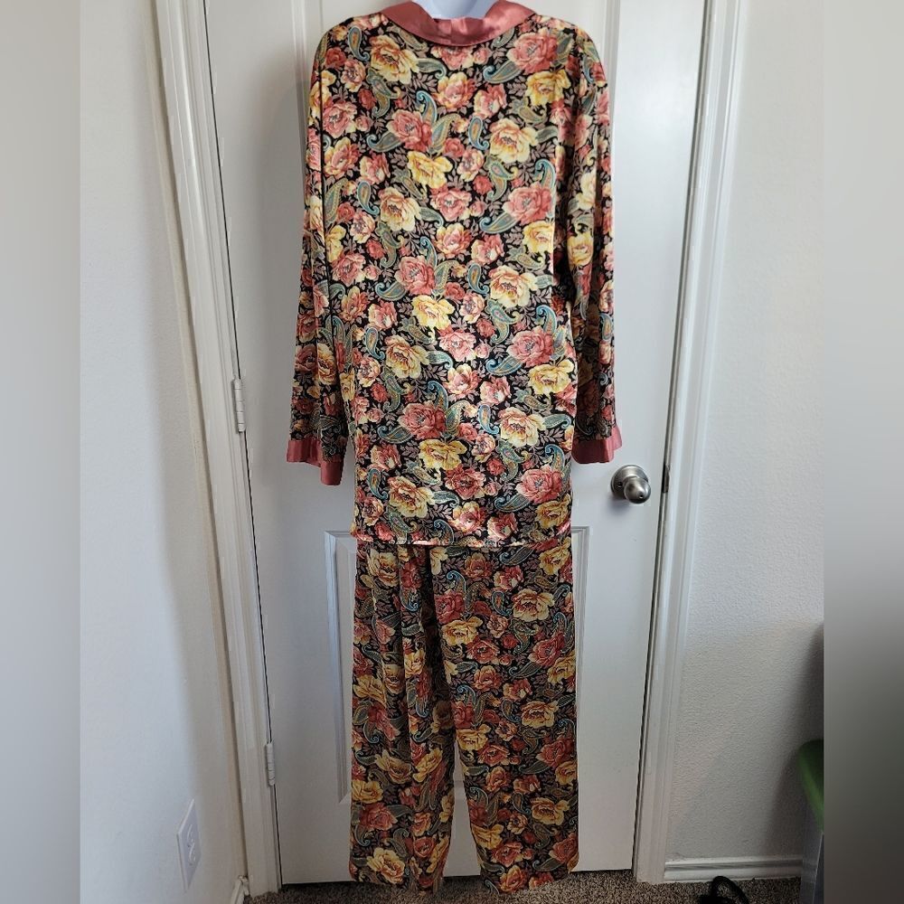 VINTAGE- VICTORIA'S SECRET Gold Label PJ Set - Picture 11 of 16